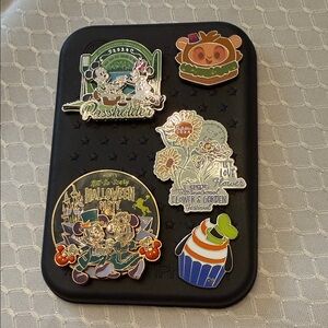 Disney pins featuring 2026 wave mystery and munchlings